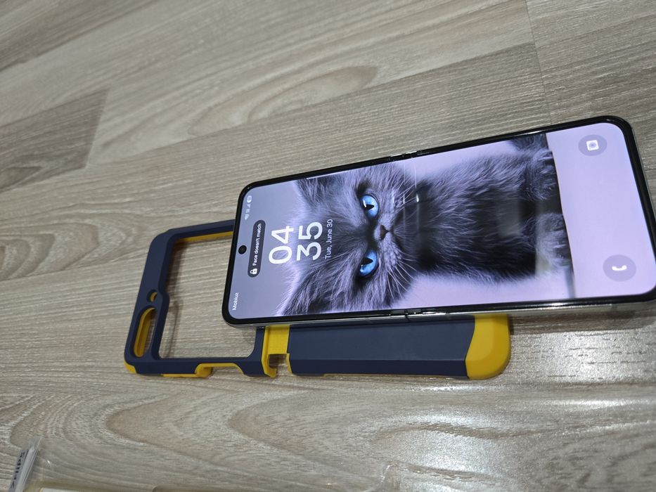 Продам Samaung Galaxy Z Flip 5 8/512
