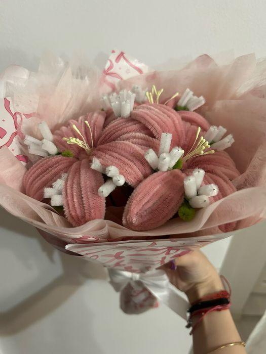 Buchet de flori din sârmă plușată