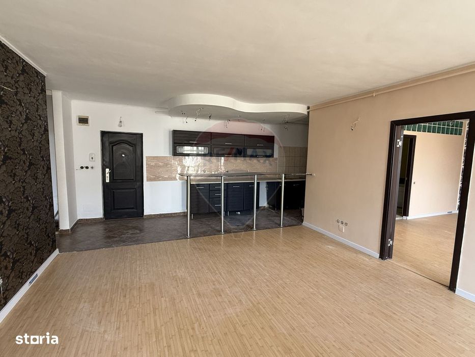 Apartament cu 3 camere, 98 mp, 2 băi, parcare în curte, Florești — fotografia 1