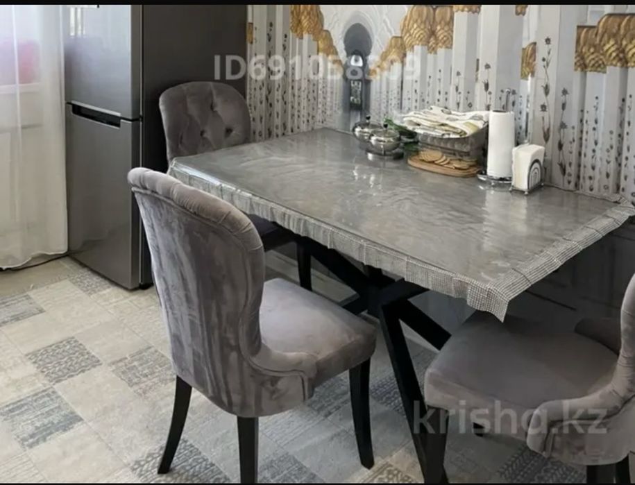 Продам стулья велюровые