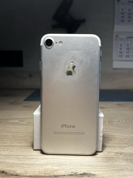 iPhone 7 Silver 128GB — в хорошом состояние