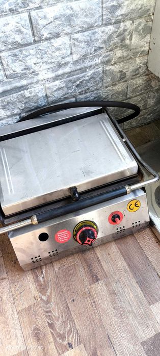 Fastfood qiladigan apparatlar sotiladi. Foster,