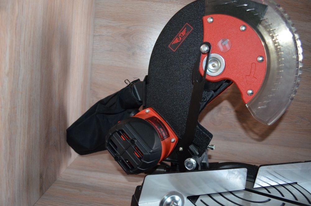 Торцовая пила Total Tools (углорез)