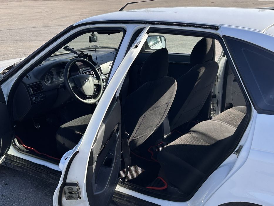 Продам приору 2 .198 пробег .