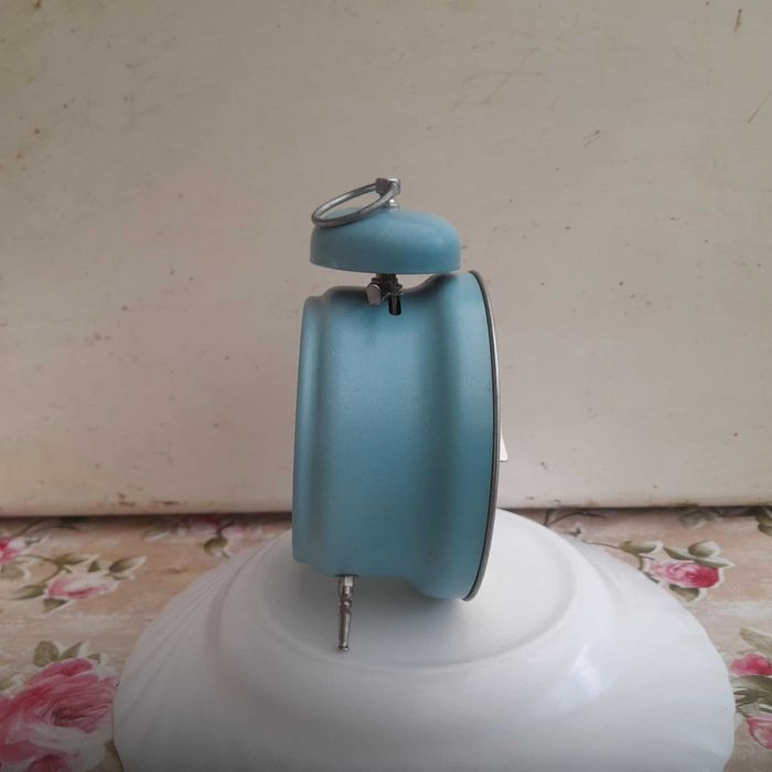 Ceas desteptator de masa - mecanic Jnsa fabricat in Yugoslavia .