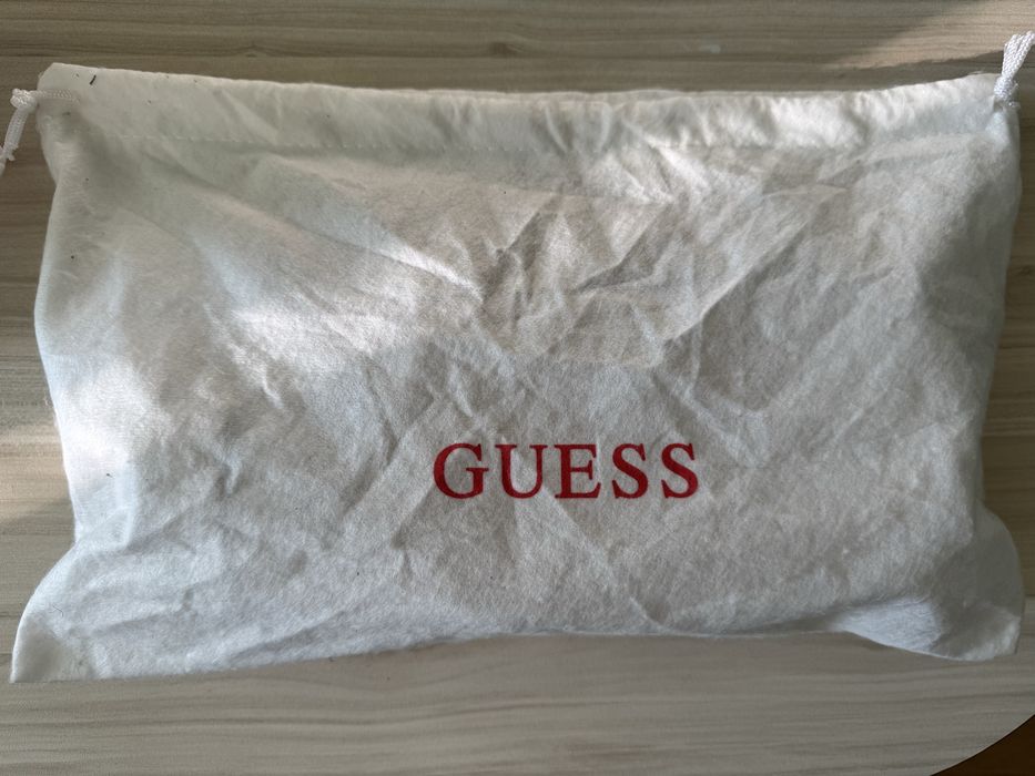 Оригинална Чанта Guess