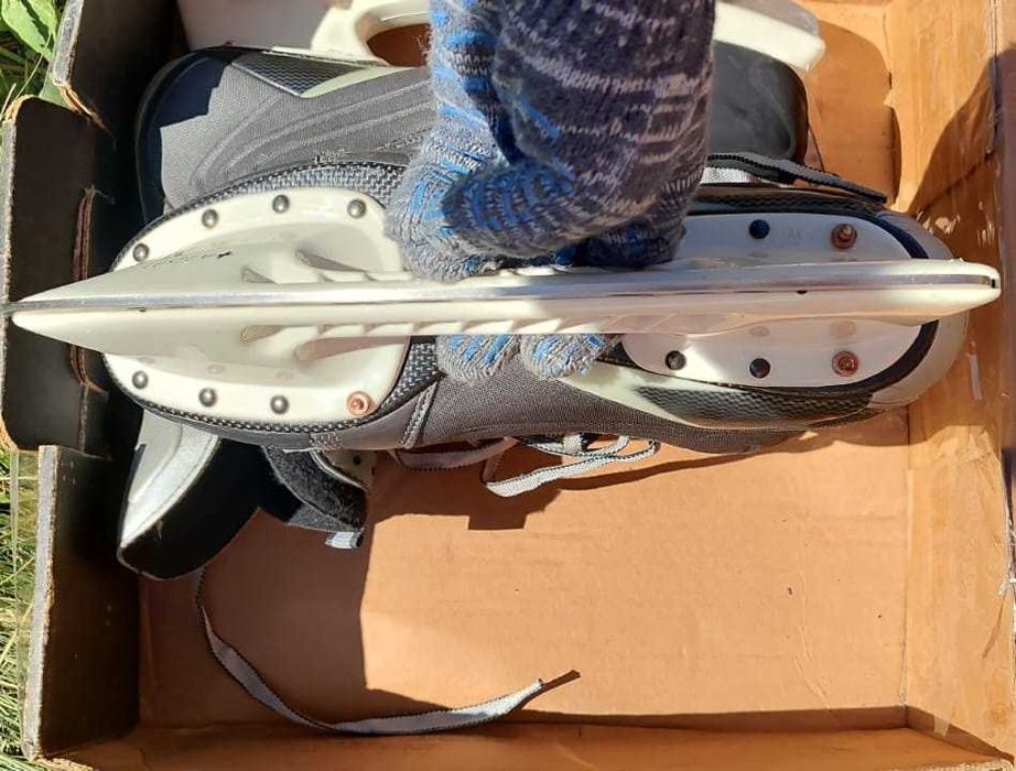 Продам коньки Nike 47