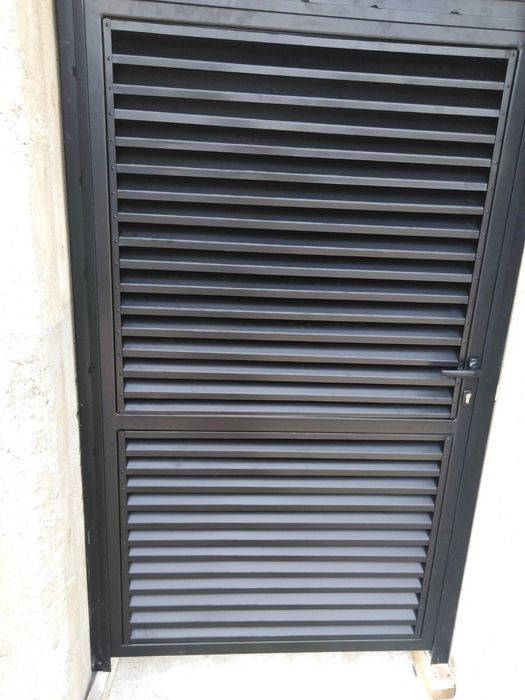 Ролетни и секционни врати