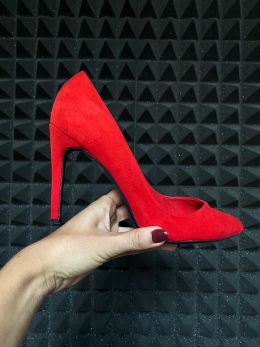 Pantofi rosii marimea 38