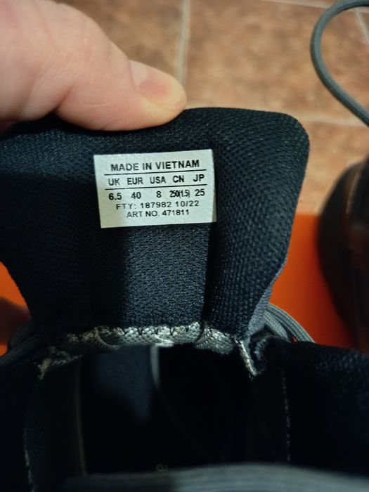 Ghete Salomon impecabile - Vândute