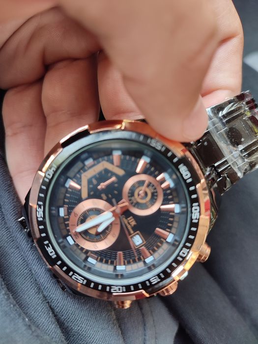 Модерен мъжки часовник