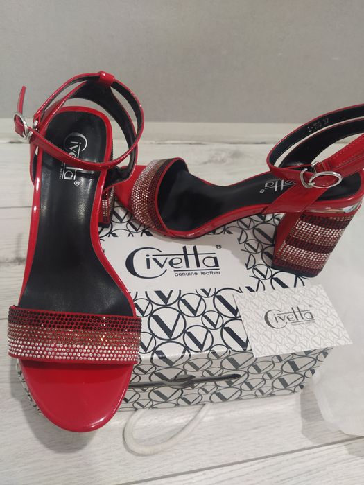 Продам женские босоножки