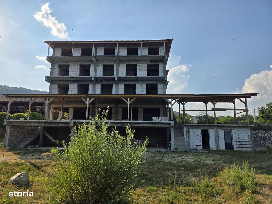 Hotel 30 camere la roșu pe malul Dunării cu Restaurant, terasa, ponton