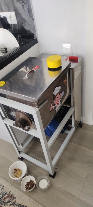 Продам тестомес производственный..