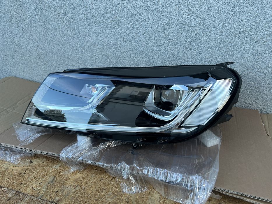 Far stanga VW Touareg 7P Facelift Xenon Adaptiv + LED Original NOU NOU