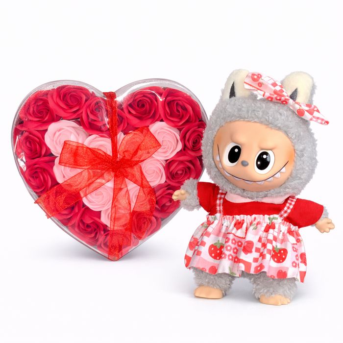Labubu si Cutie Inima cu 24 Trandafiri din Sapun Rosu-Roz