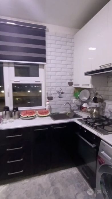Срочно продаётся 3х комнатная, переделанная в 4 квартира. Сергели 4.