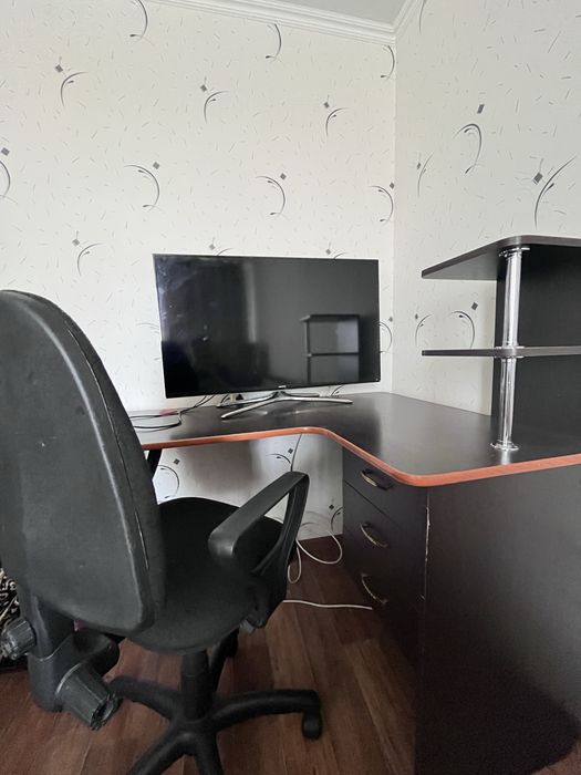 Продам стол копьютерный