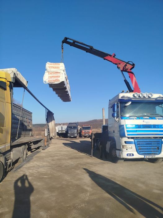 Ofer servicii cu camion cu macara