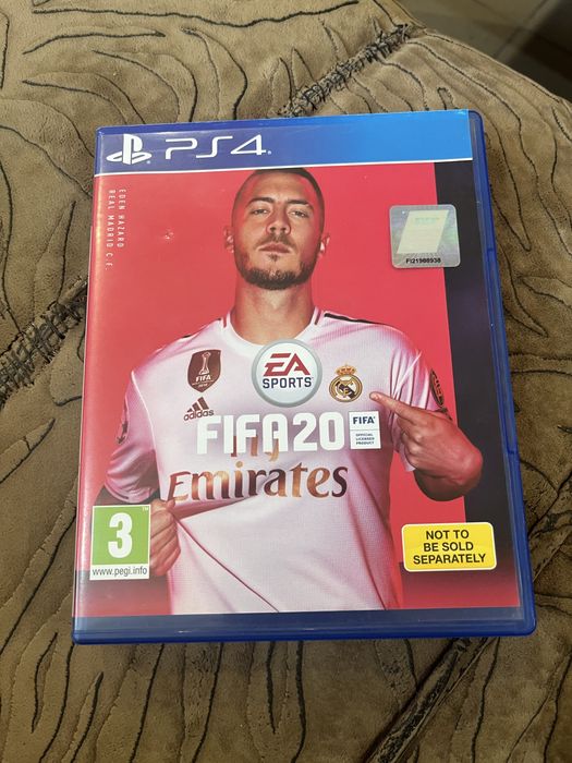 Продавам като нов Ps4