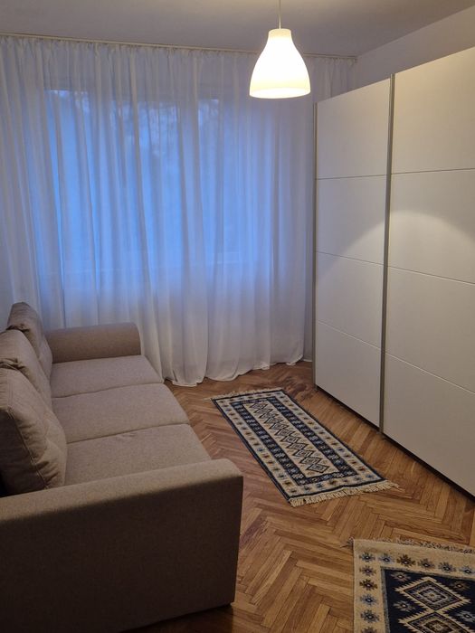 Inchiriez apartament 3 camere central