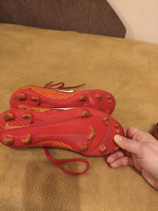 Бутонки за момче