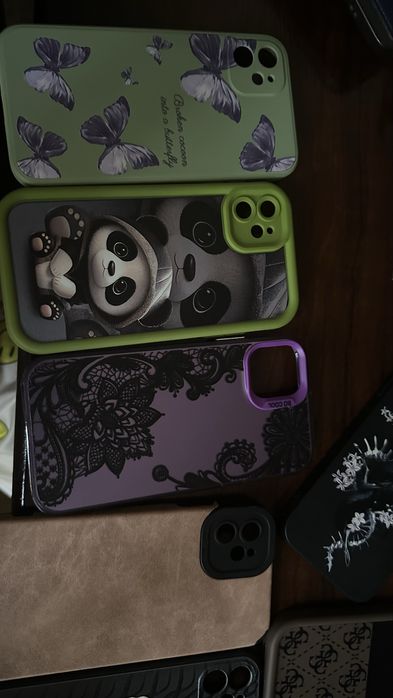 Чехол iPhone 11 в отличном состоянии, практически новый.