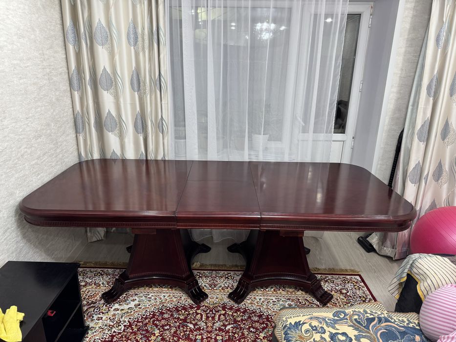 Шикарный стол дома будет той