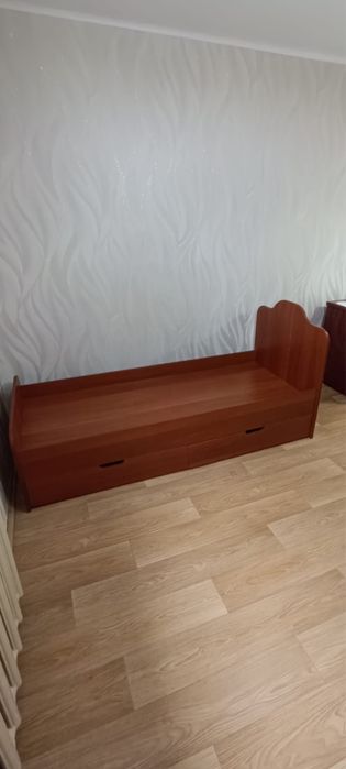 Кровать без матраса