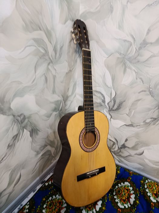 Гитара сотилади холати яхши