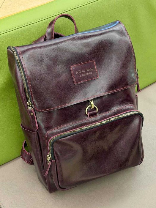 Rucsac pentru laptop fabricat din piele naturală lucioasă. Rucsac din piele naturală. Rucsac pentru laptop. Leather laptop backpack