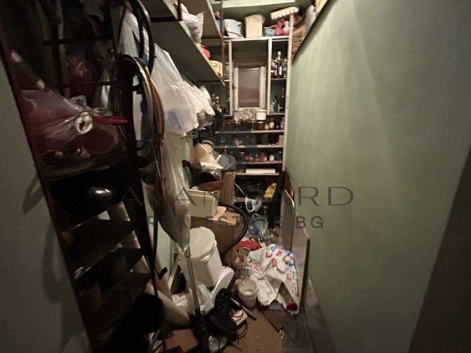 оф.21484 Етаж от къща с гараж и две паркоместа/ Водната палата