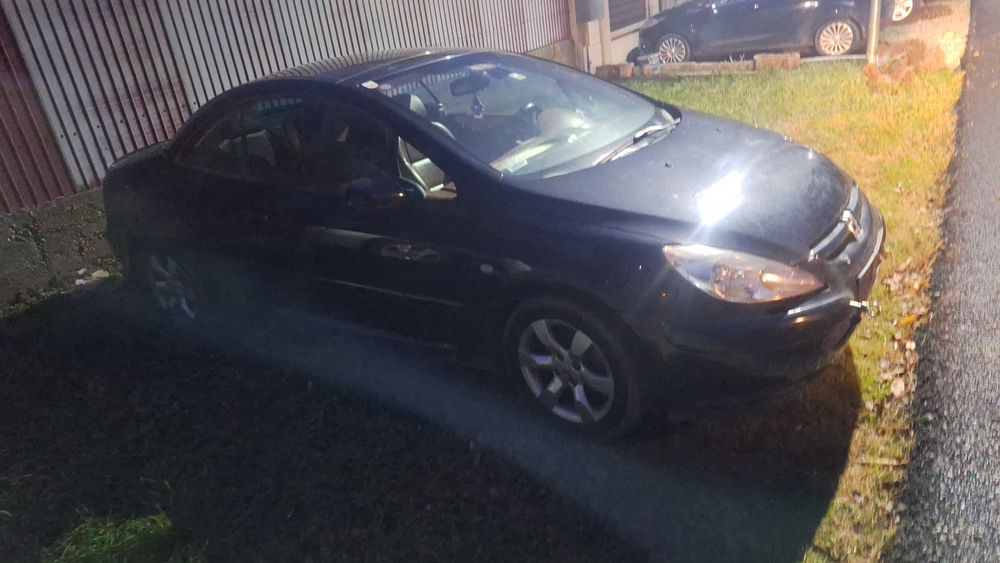 Dezmembrez peugeot 307cc