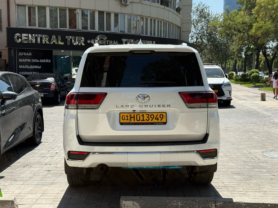 Toyota Land Cruiser 300