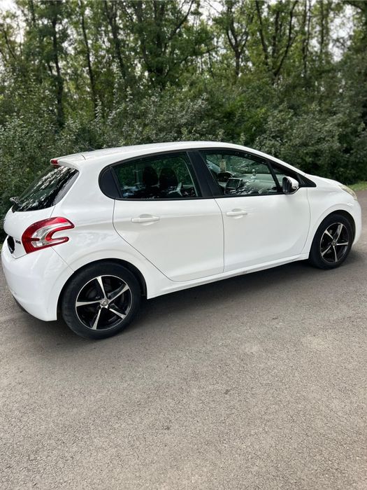 Peugeot 208 2013