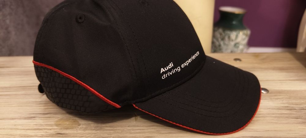 Шапка спортна с козирка Ауди