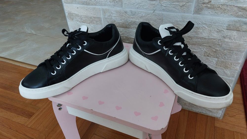 Оригинални Valentino