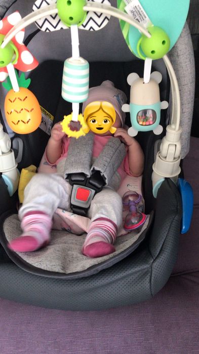 Дуга с игрушками для коляски