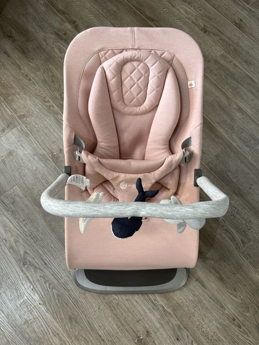 Ergobaby Evolve шезлонг розового цвета
