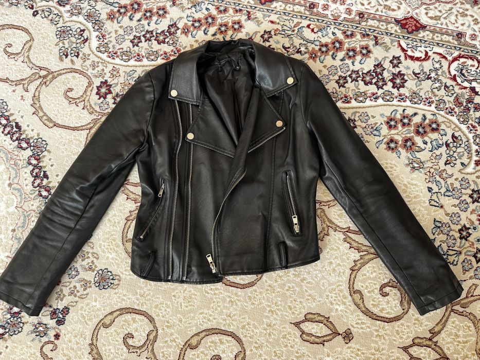 отдам куртку весна и кожанку