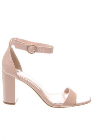 Елегантни дамски бежови обувки на ток