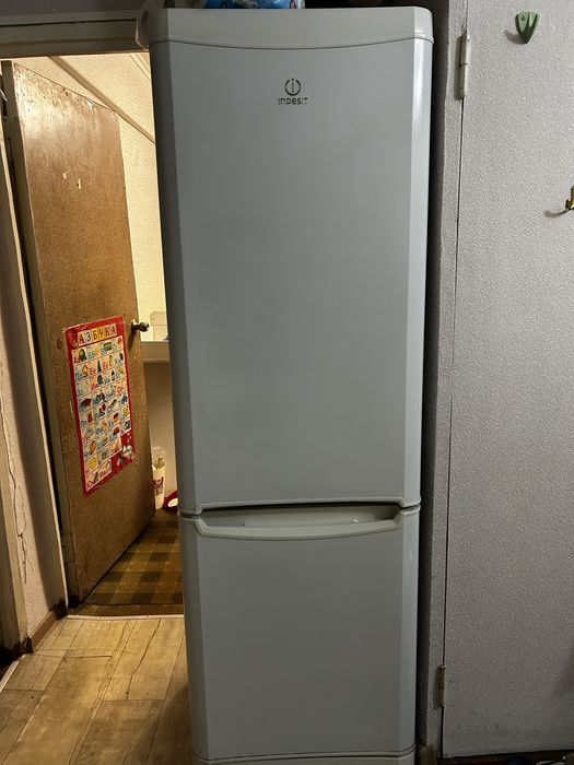 Холодильник Indesit  No Frost