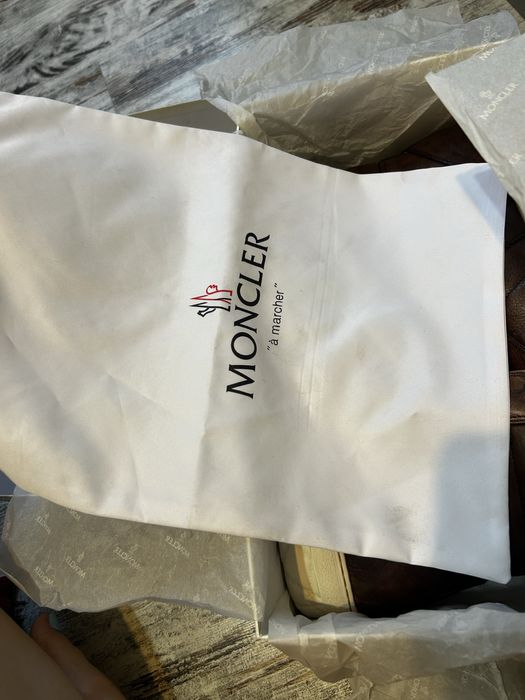ghete Moncler din piele, nepurtate
