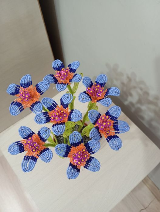 Цветы из бисера 7шт 3500тг