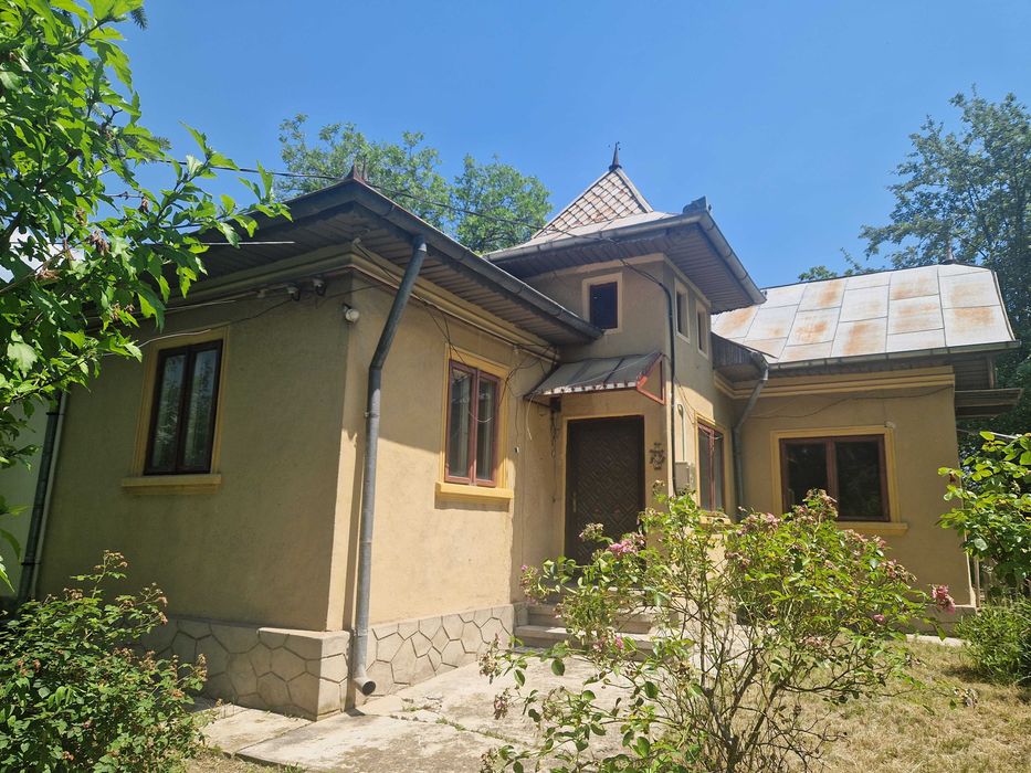 casa de vanzare in statiunea Pucioasa