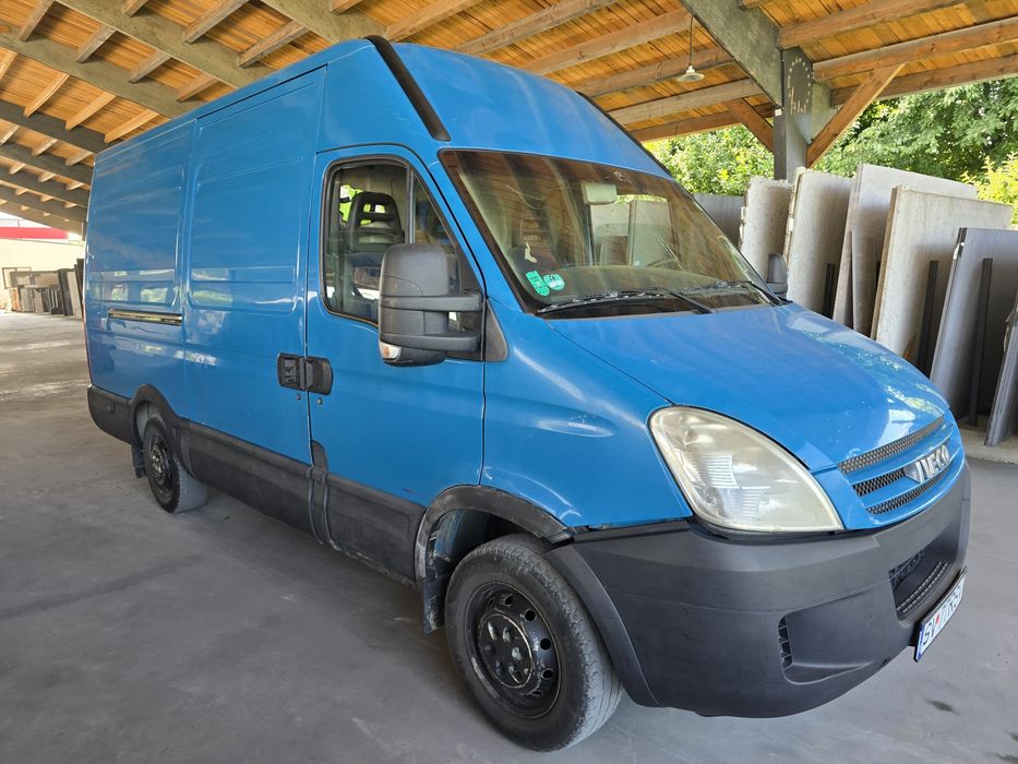 Vând iveco daily 35s18 motor 3000 cu 177 cai aer condiționat tahograf