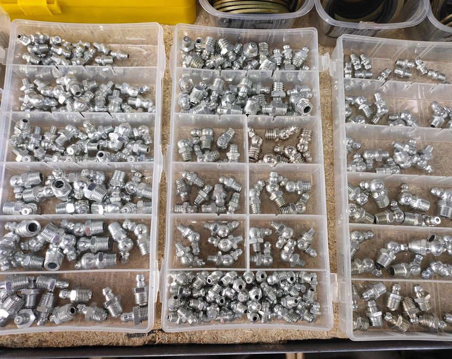 Замки, болты, тавотница