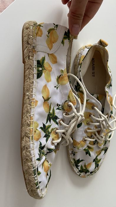 Продам женскую обувь.