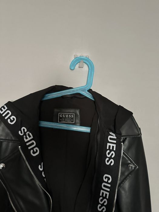 Ново яке Guess, размер S