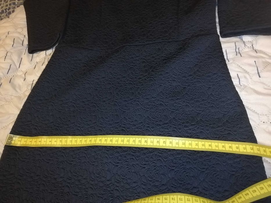 Елегантена тъмно синя рокля, размер М